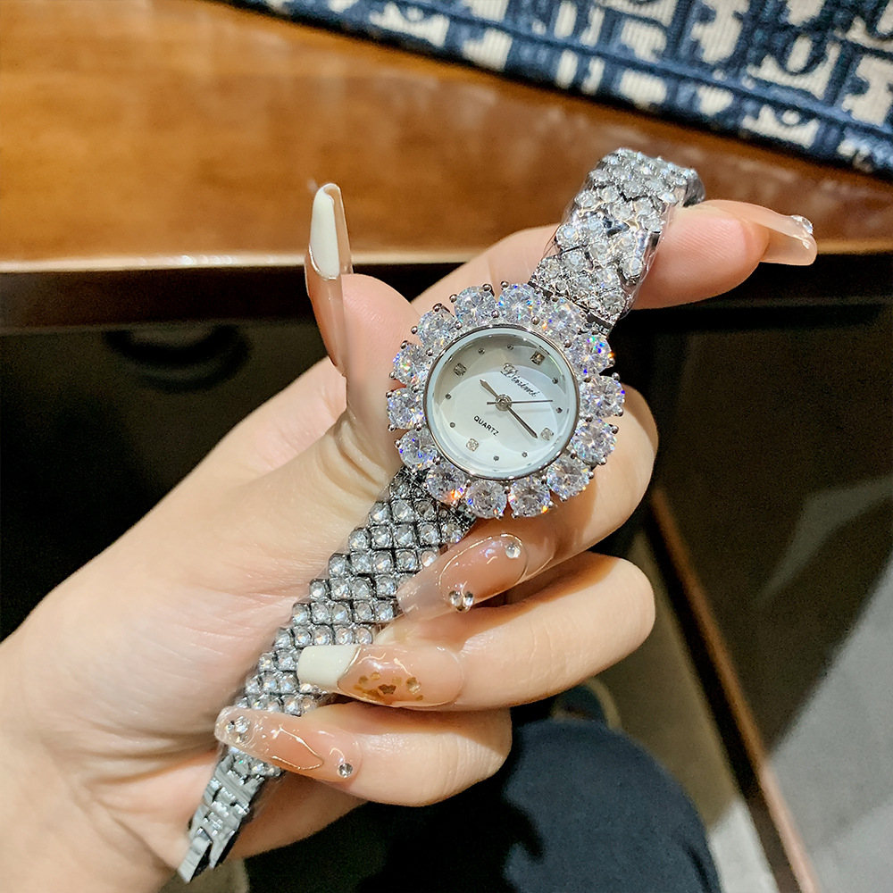 dimini2023 New Style Watch Women's Full Diamond Light Luxury Casual Fashion Quartz Watch Elegant Disc Bracelet Women's Watch