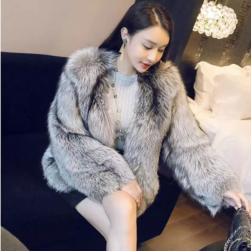 Полусезонная короткая шубка цвета серебристой лисы, в стиле Chanel, для уютного досуга от San Yi Qian