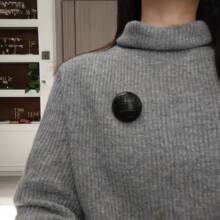 新款小众设计格纹皮质纽扣胸针韩版简约胸针定制批发