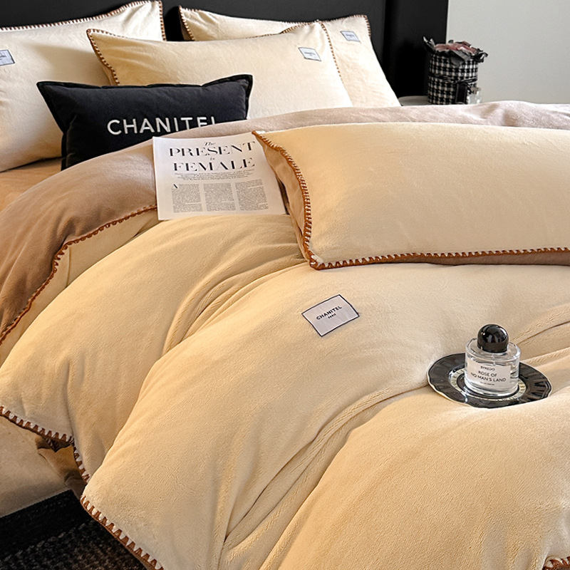 Leche de invierno cama de cuatro piezas set2025 nuevo coral edredón sábanas de cama de terciopelo calentamiento cama de tres piezas set