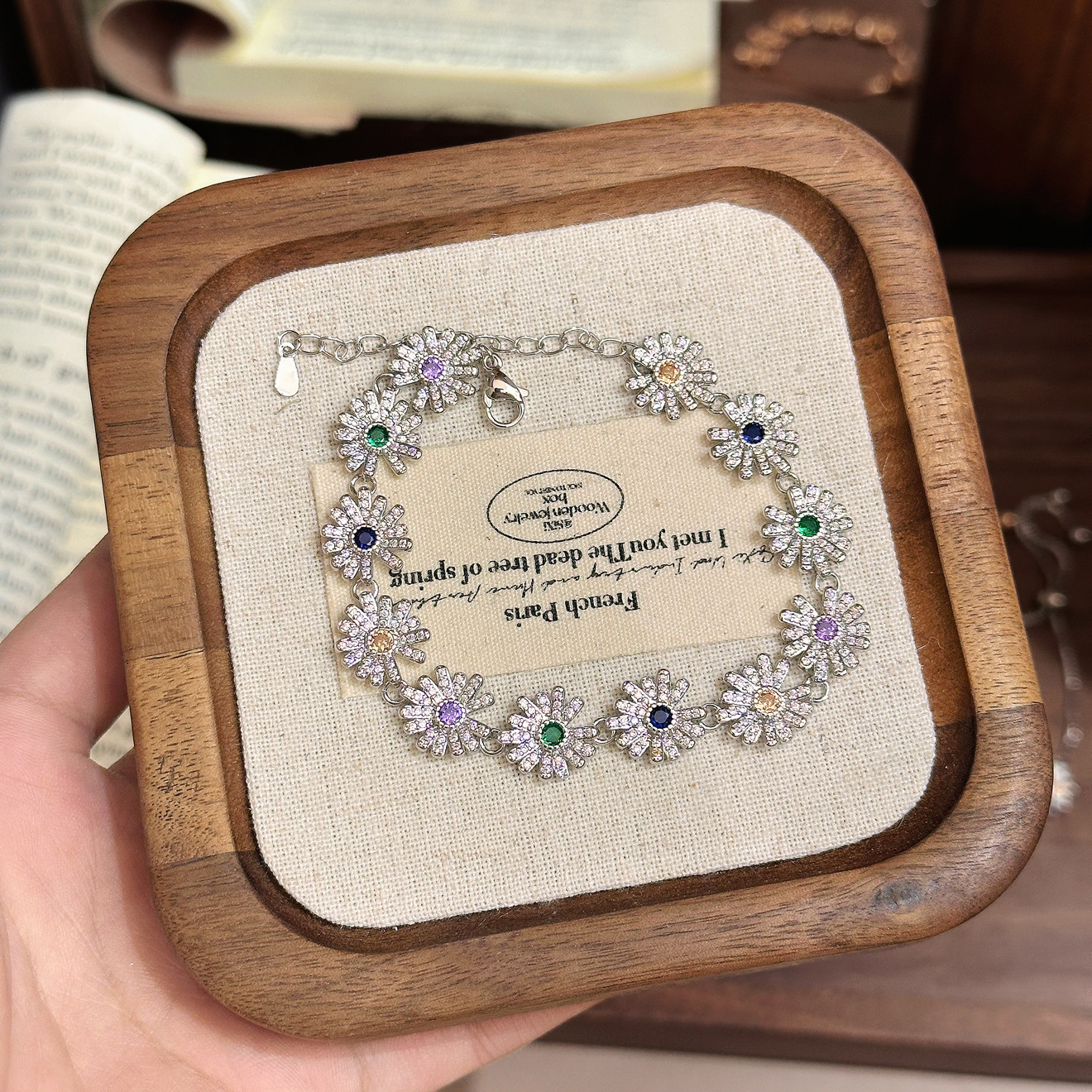 Daisies pendientes de orejas de lujo ligero de diseño de alto nivel gancho de orejas de flores pequeñas joyas de orejas frescas al por mayor pendientes transfronterizos al por mayor