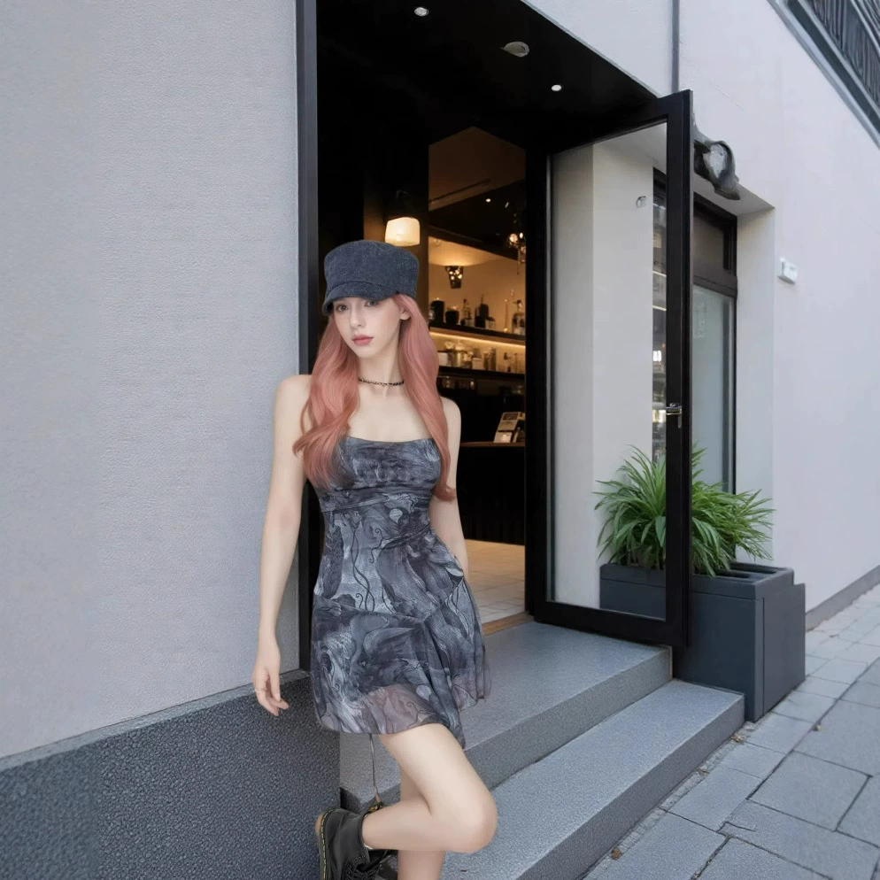 Кросс-бордерное платье 2025 года нового стиля с перекрестными бретелями, открытой спиной и подвязками, в стиле курортного отдыха на море, с сетчатой юбкой, в стиле внешней торговли.