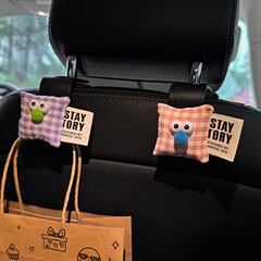 車のフックシートの背もたれと車のカバンを収納します。小さいフックが可愛いです。車の後ろの背もたれの装飾用品です。