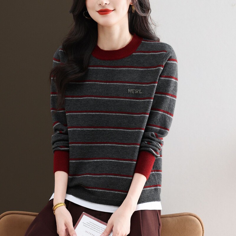 2025 New Autumn and Winter Letter Embroider Contrasting Color Loose Slimming Look Knitwear Top Red and Black Stripesd Round Neck Knitwear for Women