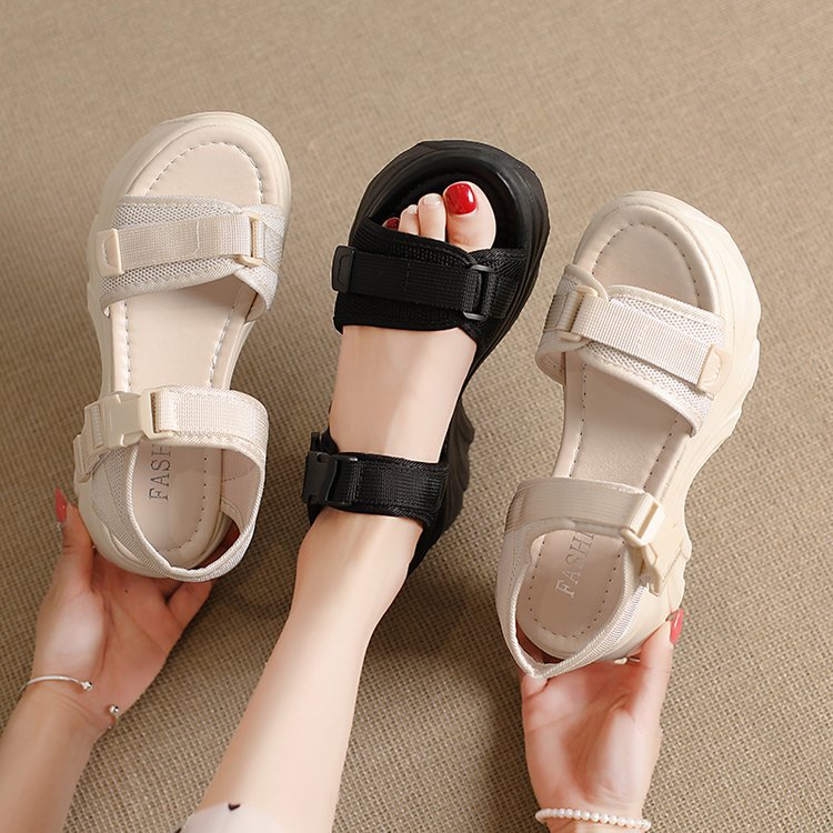 Sandalias deportivas de suela gruesa para mujeres 2026 verano nuevo velcro dedos abiertos de moda muffins zapatos anti-deslizantes