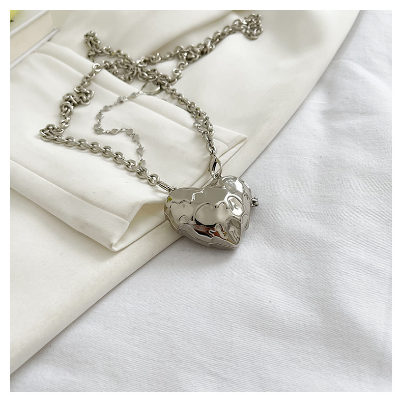 All Seasons Season Women's Mini Metal Heart Shape Streetwear Heart-shaped Magnetic Buckle Shoulder Bag Crossbody Bag