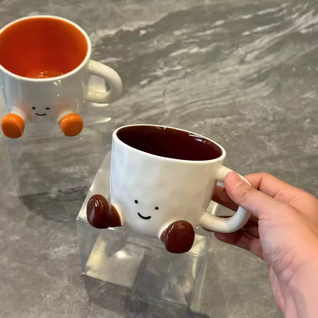 La explosión transfronteriza del pequeño libro rojo es la misma taza de cerámica de alto valor facial encantadora taza de café de nicho de dibujos animados taza de agua regalo de cumpleaños