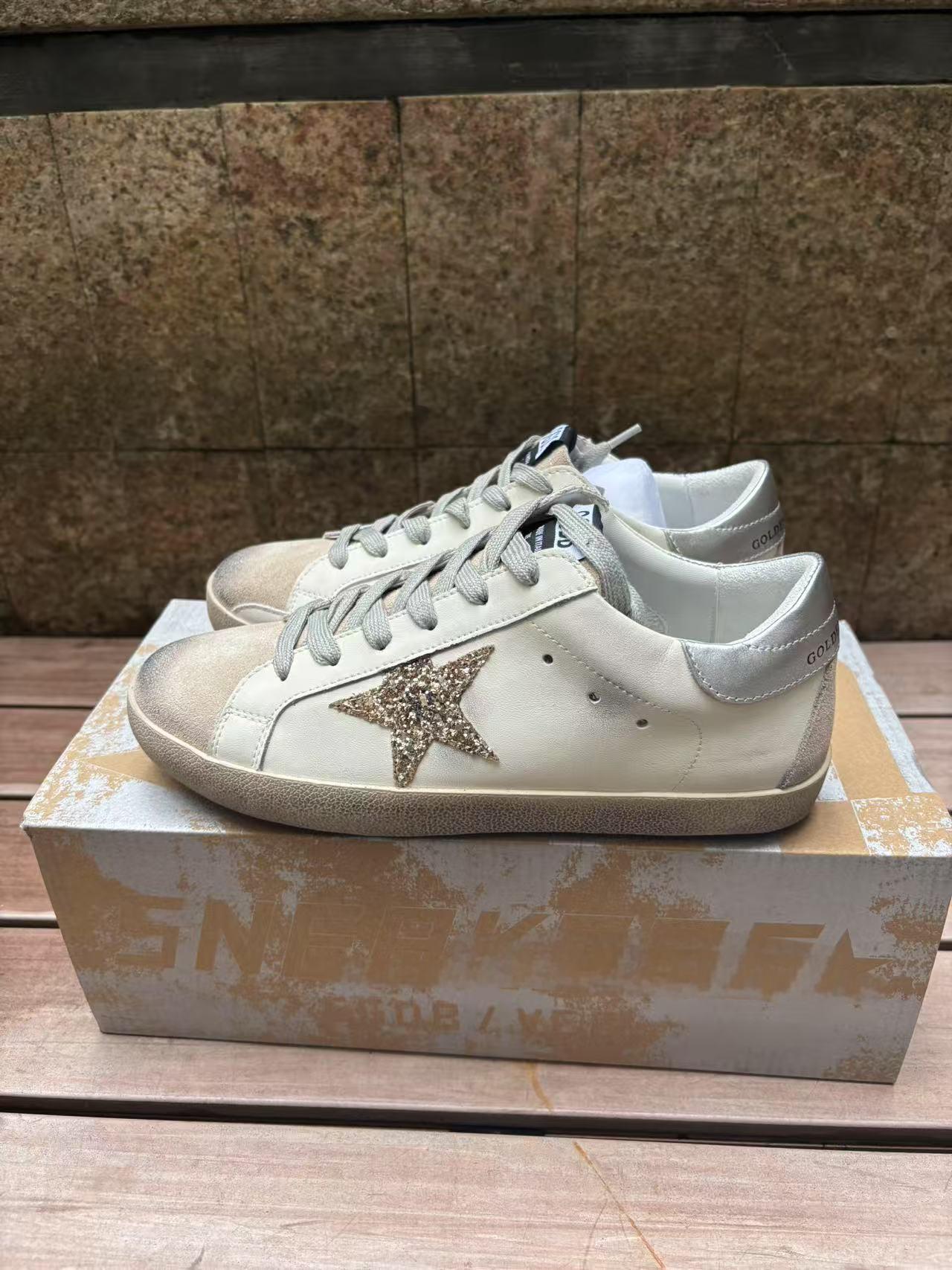 Corea del Sur viejos estrellas pequeños zapatos sucios hombres y mujeres con el mismo estilo retro casual deportes pequeños zapatos blancos 2025 nuevos zapatos sucios