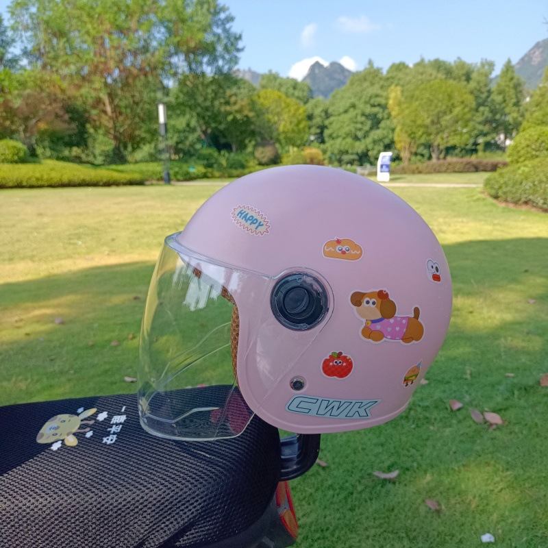 New National Standard Certified Winter Warm and Comfortable Electric Vehicle Motorcycle Safety Windproof Helmet for 1-8 Years Old, Cute and Resistant to Falling