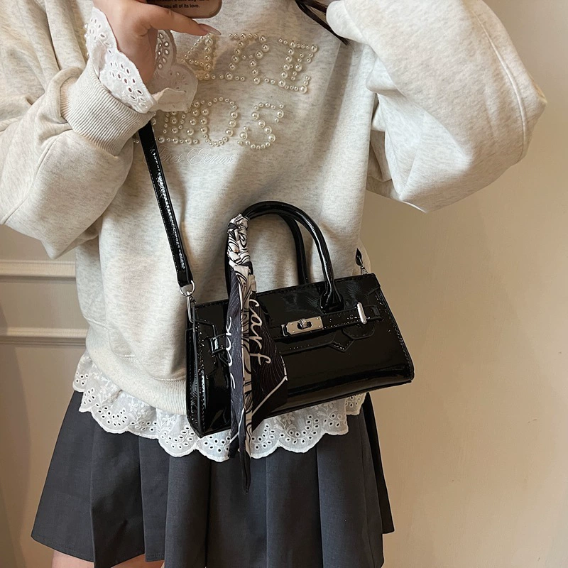 Сумка через плечо (one-shoulder), компактный трендовый дизайн, сезонный стиль