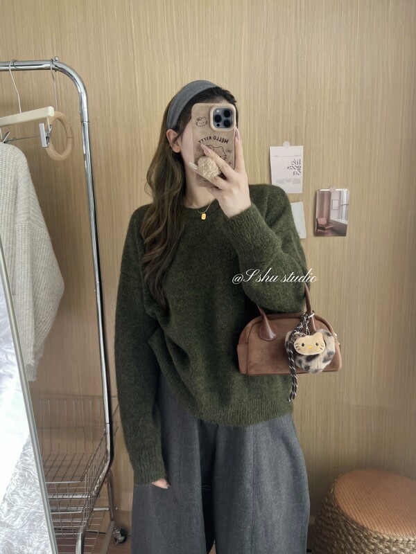 Korean Style Simple, Gentle and Lazy Style Green Round Neck Sweater for Women, Loose and Versatile Knitted Top for Autumn and Winter Inner Wear