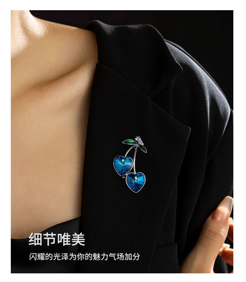 春夏精致蓝水晶樱桃胸针时尚轻奢风高级感爱心胸花新款