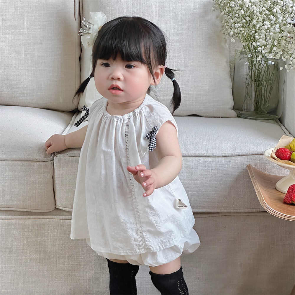 Ropa de bebé 2024 estilo fino de verano a algodón puro de 1 a 3 años de edad, traje sin mangas de color sólido, ropa de salida informal