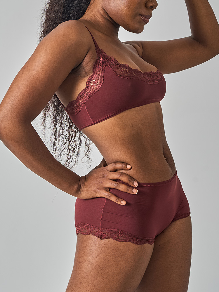 Ensemble soutien-gorge et culotte en dentelle ultra-mince sans rembourrage – Soutien-gorge et culotte minimiseurs pour poitrines généreuses (sans armatures, respirant, sans coutures) – Noir/Rouge/Nude/Rose (S-XL)_voghion.com