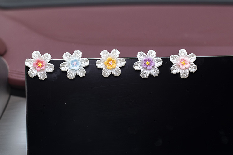 2024 nueva flor clara de verano decoración de la cabeza del coche de la consola central del coche decoración de la flor de la trompeta