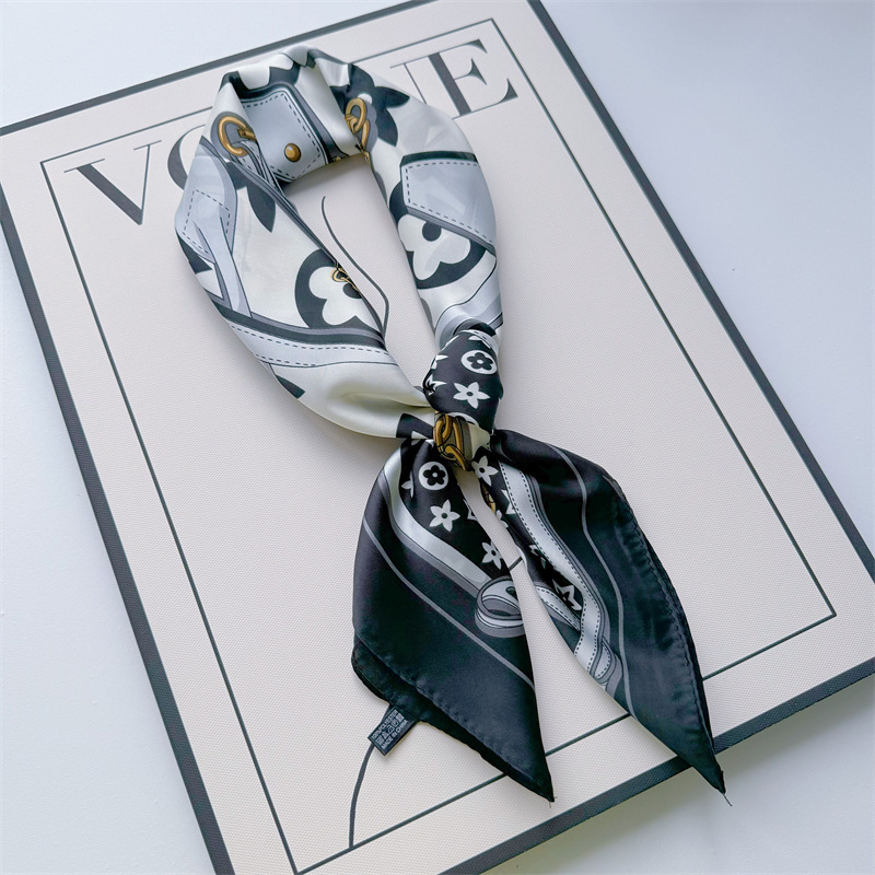 Primavera y verano nueva bufandas de impresión de letras de satén 70 × 70 bufandas de seda pequeñas bufandas cuadradas de alta calidad bufandas de estilo francés