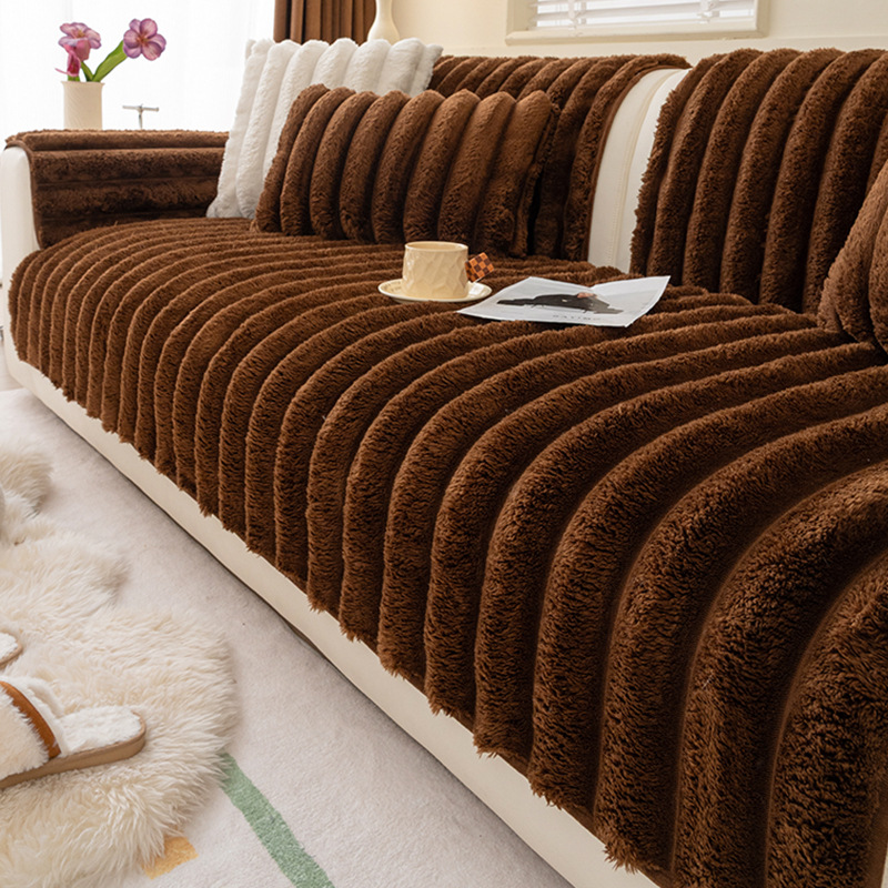 Otoño e invierno peluche cojín de sofá toalla 2025 nuevo estilo rojo ligero de lujo de alto nivel sensación de aire crema fija cojín antideslizante