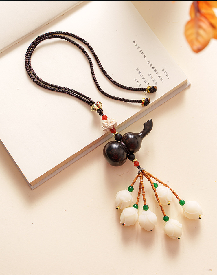 Car pendant car interior sandalwood gourd pendant Bodhi Lotus rearview mirror pendant creative carving car jewelry Bodhi