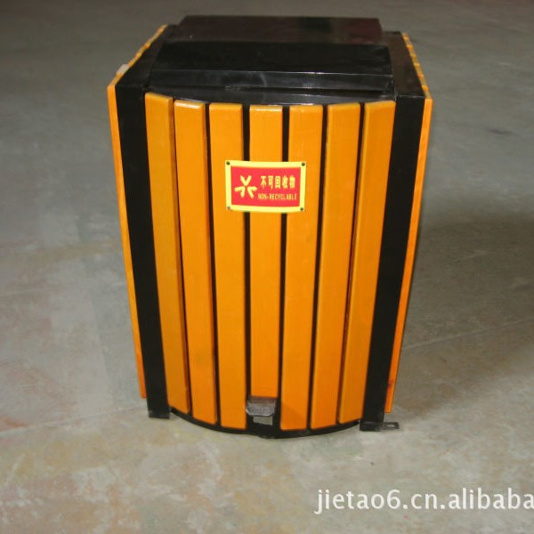 厂家脚踏式钢木垃圾桶 可按用户要求加装轮子 也可内配塑料桶