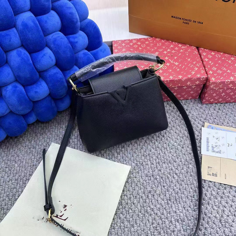 女性のためのバッグ 2024 春の新ホットスタイル ins ダイアナ妃バッグ女性の多層小さな正方形バッグショルダーバッグクロスボディバッグ|undefined