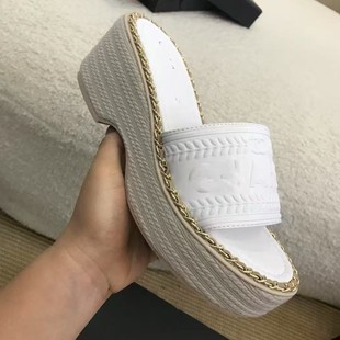 2025�¿�С���Lᘿ��ݾ�����¸�Ů�⴩����朗lɳ��һ����ЬŮ��