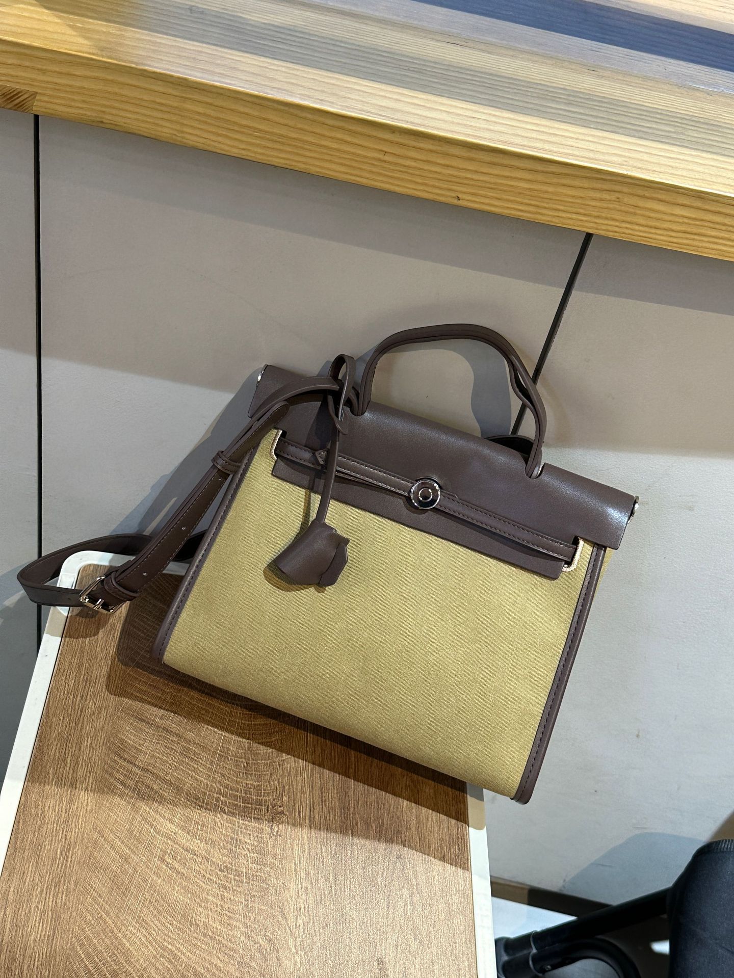 European and American 2026 New High-Quality Women's Handbag, Light Luxury Retro Commuting Crossbody Bag, Large Capacity Briefcase, Trendy