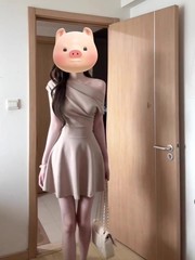 2025纯欲气质斜肩短袖连衣裙女夏季气质感辣妹收腰显瘦a字短裙子