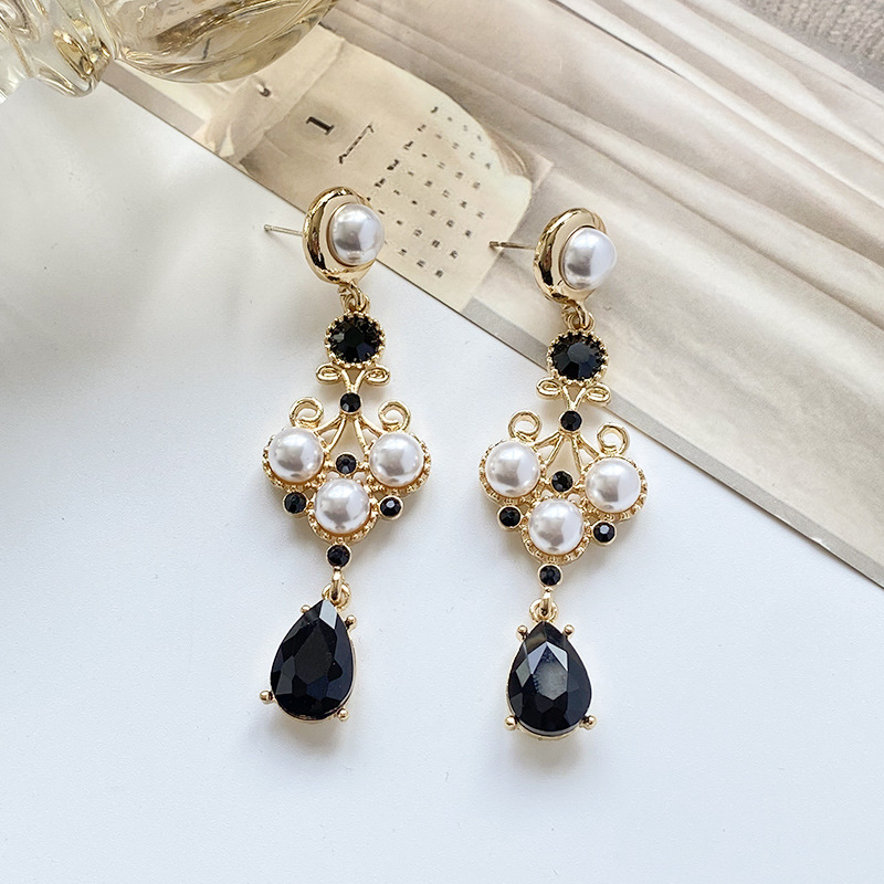 Francés estilo retro Palacio perla gota de agua Diamante Negro pendientes mosquito bobina earless clip del oído