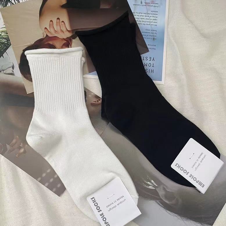 sku_2 pairs of white rolled-edge socks + 2 pairs of black rolled-edge socks.jpg