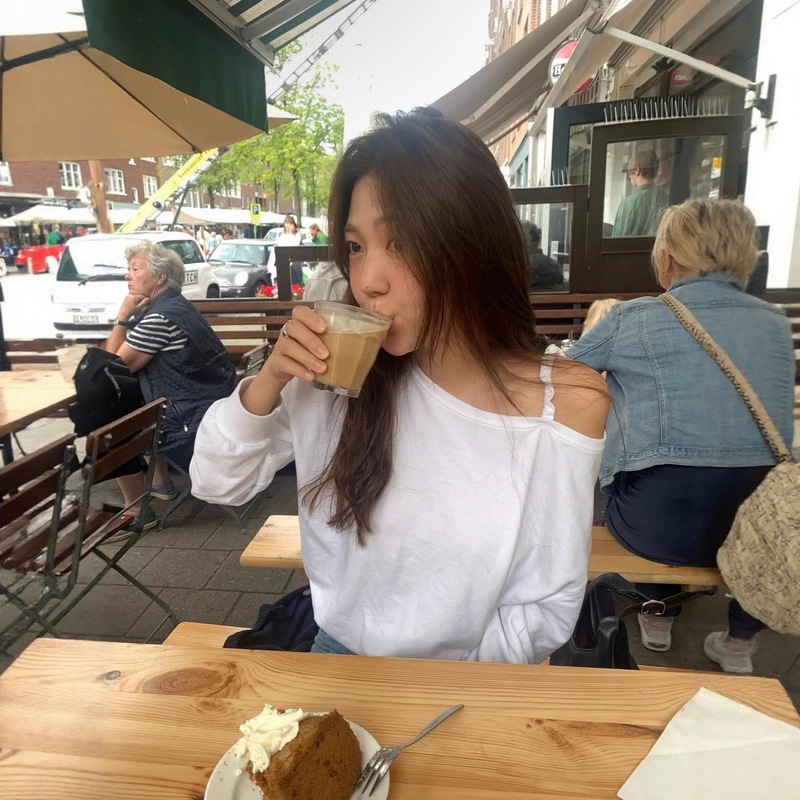 Now, Korean Designer Tann*T's Semi-Loose Off-Shoulder Sweatshirt Is a Korean-Style Women's Top with a Simple and Elegant Design Now, Korean Designer Tann*T's Semi-Loose Off-Shoulder Sweatshirt Is a Korean-Style Women's Top with a Simple and Elegant Design