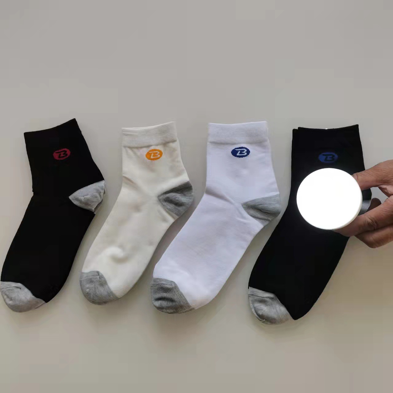 Jianghu는 양말을 판매합니다 전도성 양말 댓글 선물 정전기 방지 양말 중년 및 노인 자석 양말