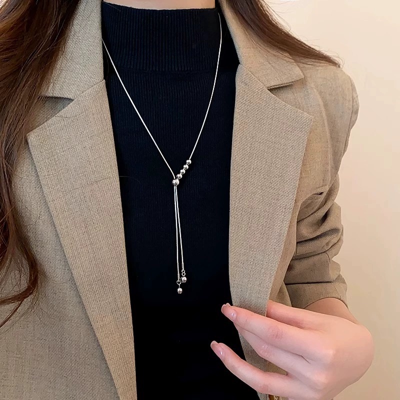 Herbst-Winter-Pulloverkette aus Metallperlen für Damen, einzigartiges Design, exklusiver leichter Luxus, elegante lange Halskette, modisch_voghion.com