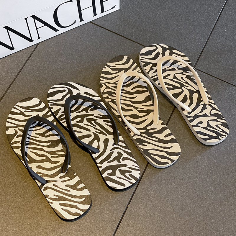 Zapatillas de flip flop para mujeres de verano nuevas parejas de internet resbaladiza playa de moda clip de pie resbaladiza ropa exterior
