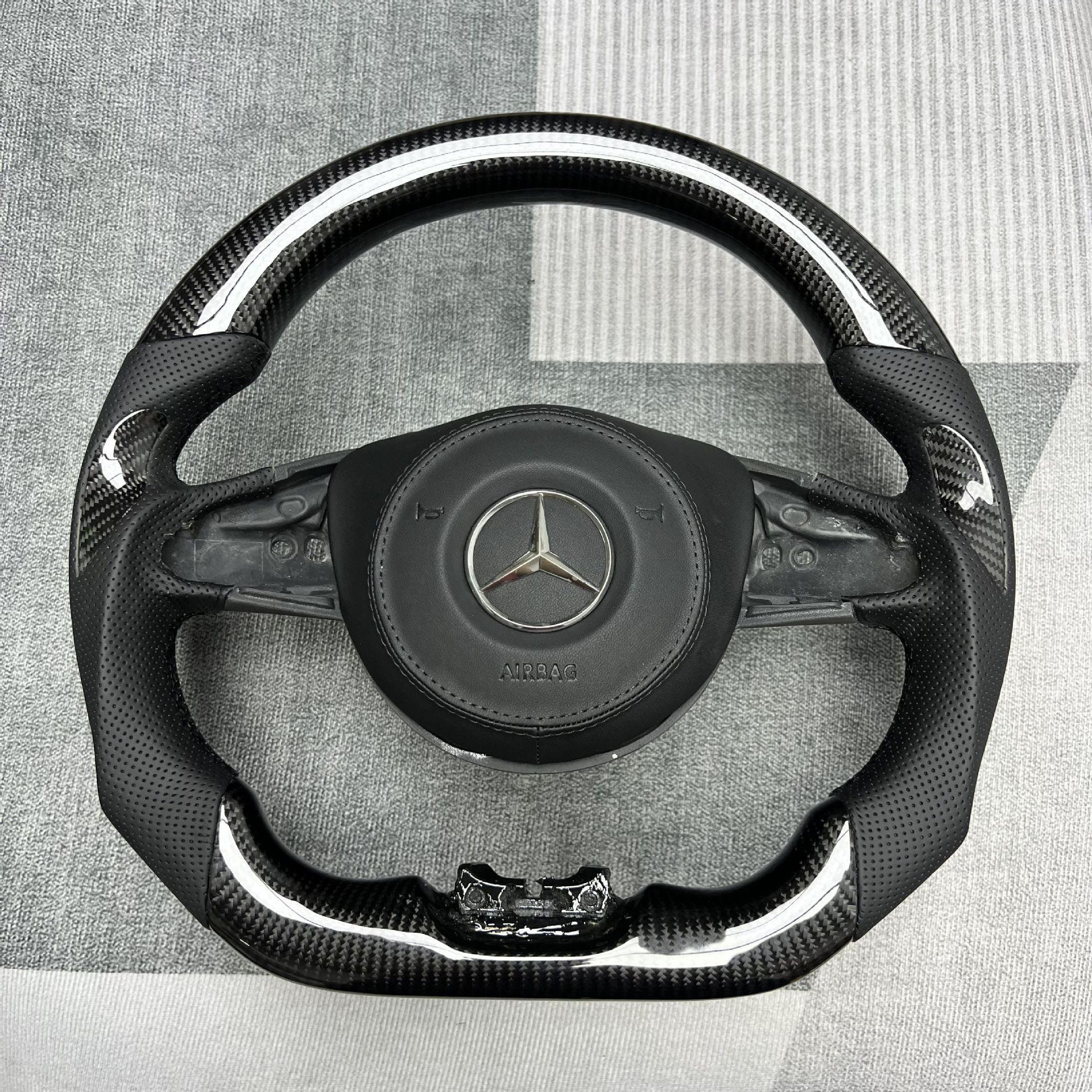 Source Factory Car Steering Wheel Modification, Suitable for Mercedes E-Class Car Carbon Fiber Steering Wheel Processing and Customization
