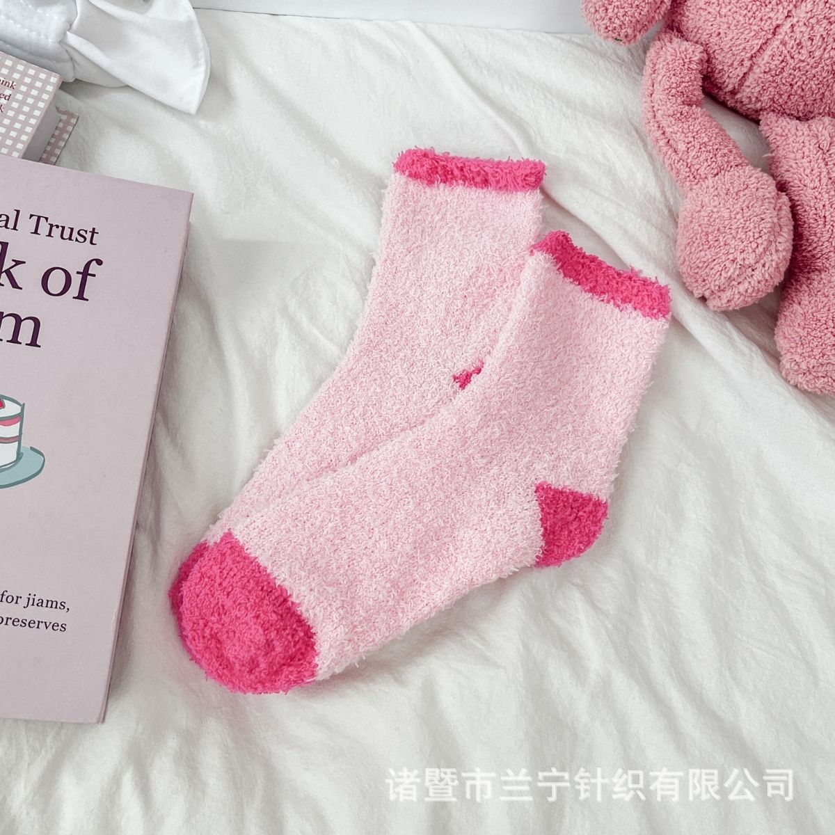 Calcetines de lana de coral sin pérdida de cabello Calcetines de piso de nicho rosa transfronterizo Calcetines de media lana de otoño e invierno para mujer Dormir en casa