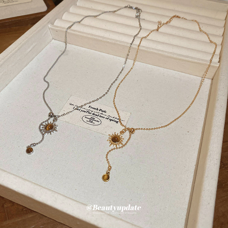 Collar colgante de girasol estilo ojo de tigre, cadena de clavícula de temperamento de lujo ligero, personalidad de estilo antiguo, joyería de cadena de cuello de sentido avanzado