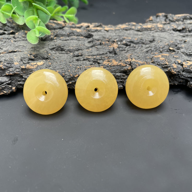 도매 베이지색 옥 평화 버클 25MM 10위안 모델 거리 노점 소스 생방송 복지 제품 남성 및 여성 스타일