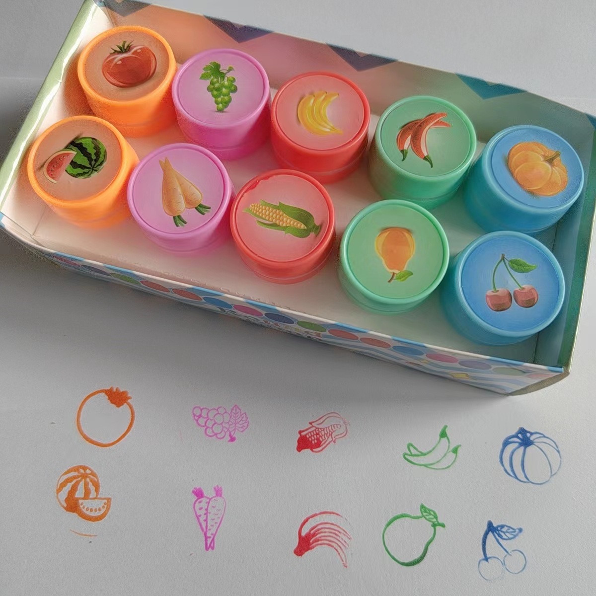 10 Día del niño juguete sello traje papelería dibujos animados lindo pequeño dinosaurio animal kindergarten recompensa sello atómico