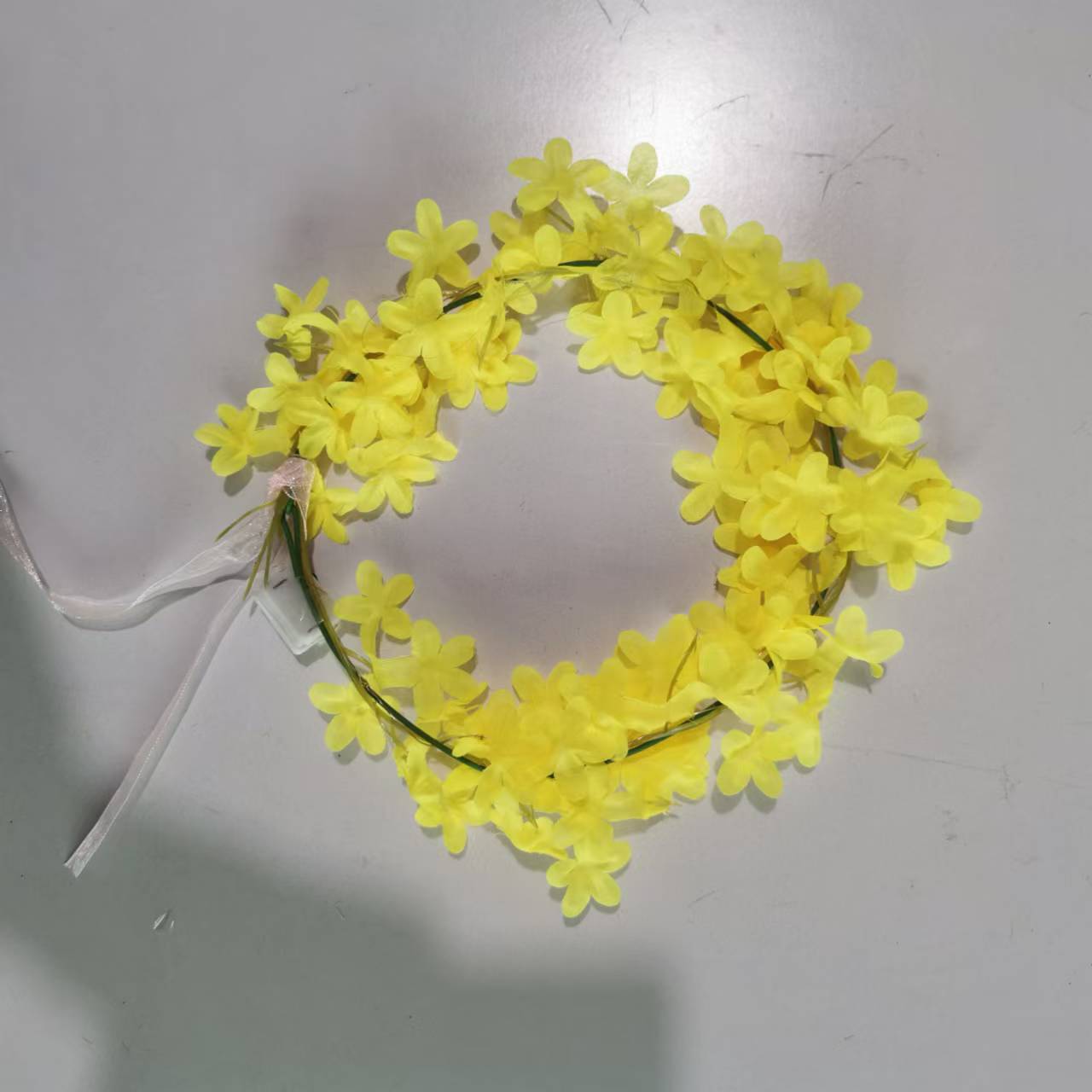 빛나는 라일락 화환(노란색 등불)