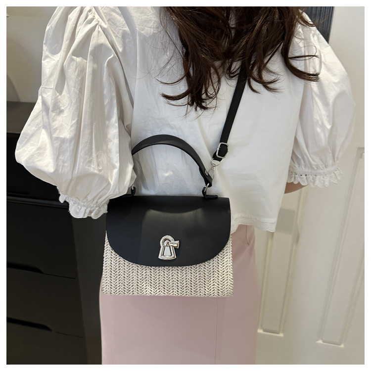 Color-Blocking-Hand-gehaltenes kleines Quadrat für Frauen 2024 neue Sommer koreanische Version modische Lock Gras gewebt lässig_voghion.com