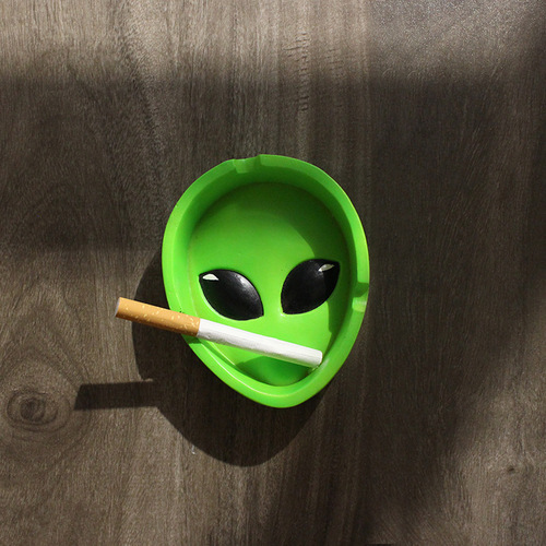 Amazon's new resin alien ashtray ornaments creative home desk ashtray decorations wholesale