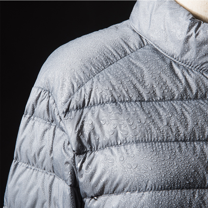 Liquidación anti-temporada 2024 nueva chaqueta de plumón ligera y delgada para hombre con capucha cuello alto chaqueta corta de gran tamaño estilo ligero y delgado de moda