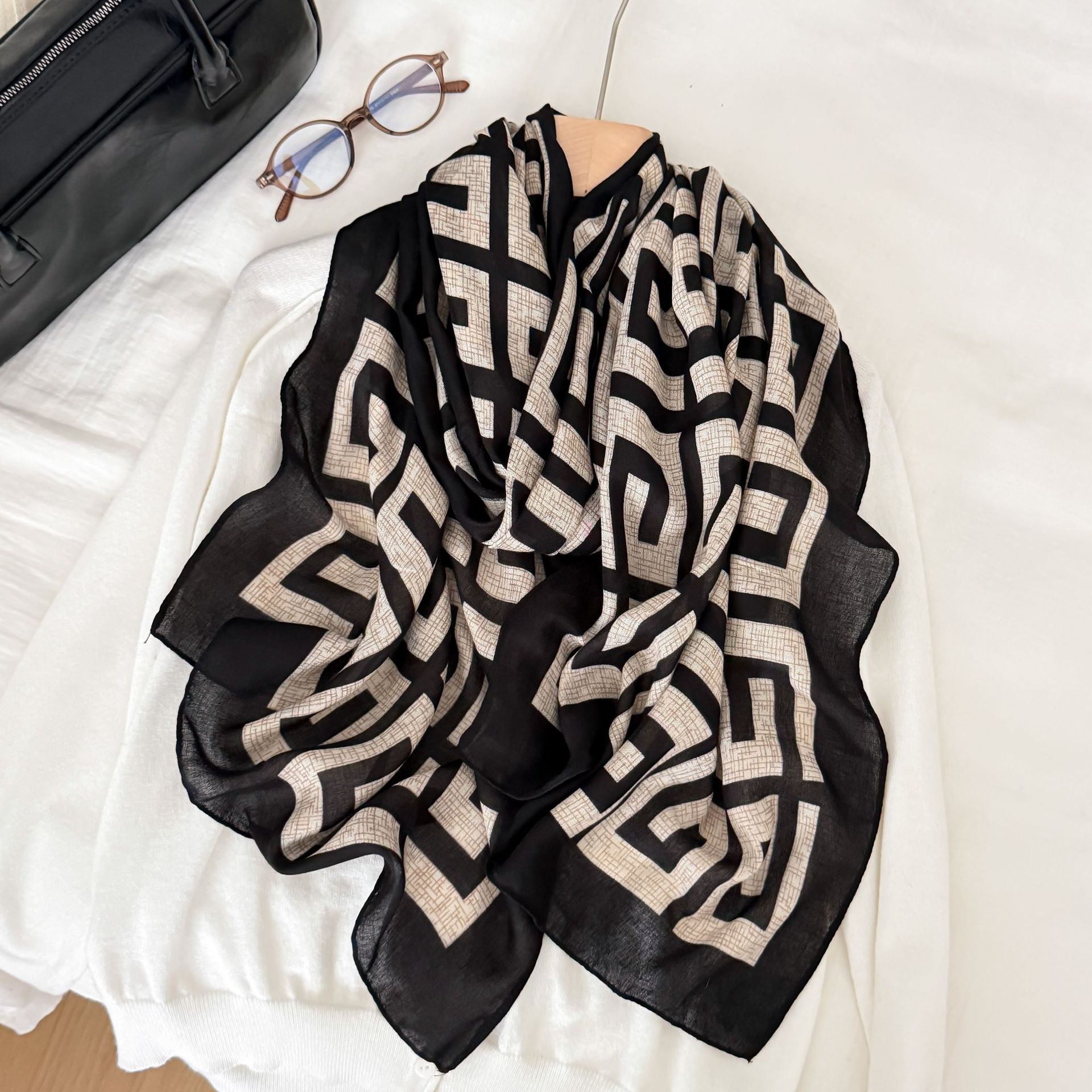 Spring and Autumn Women's Silk Scarf, Stylish and Fashionable, Winter Cotton and Linen Gauze Scarf, Oversized Shawl, Dual-Use Versatile Thin Cotton and Linen Scarf