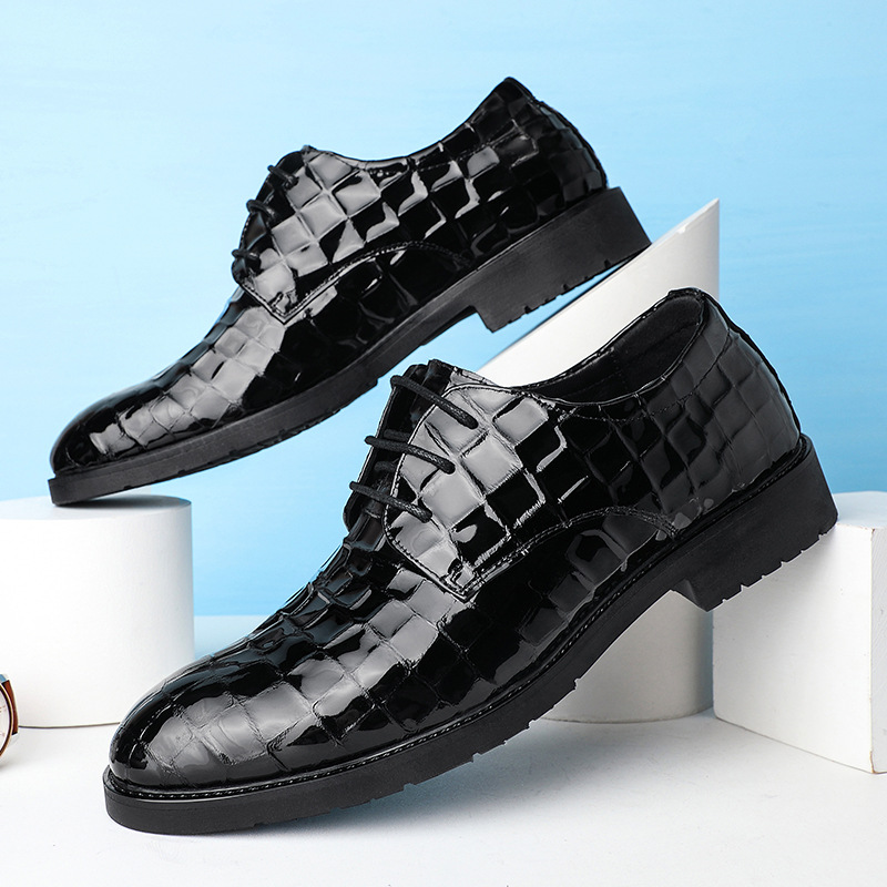 Nuevos zapatos de cuero formales de charol de cuero brillante de negocios de los hombres de estilo británico dedo del pie puntiagudo banquete de boda rendimiento zapatos de cuero genuino de los hombres de moda