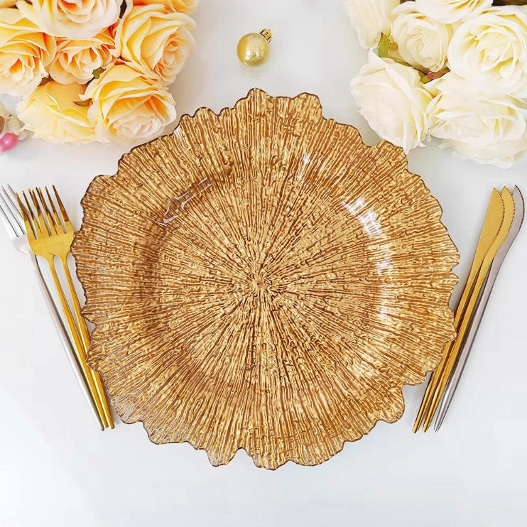 Nuevo diseño de decoración de mesa de boda plástico transparente cargador de borde irregular placa de melamina transparente redonda