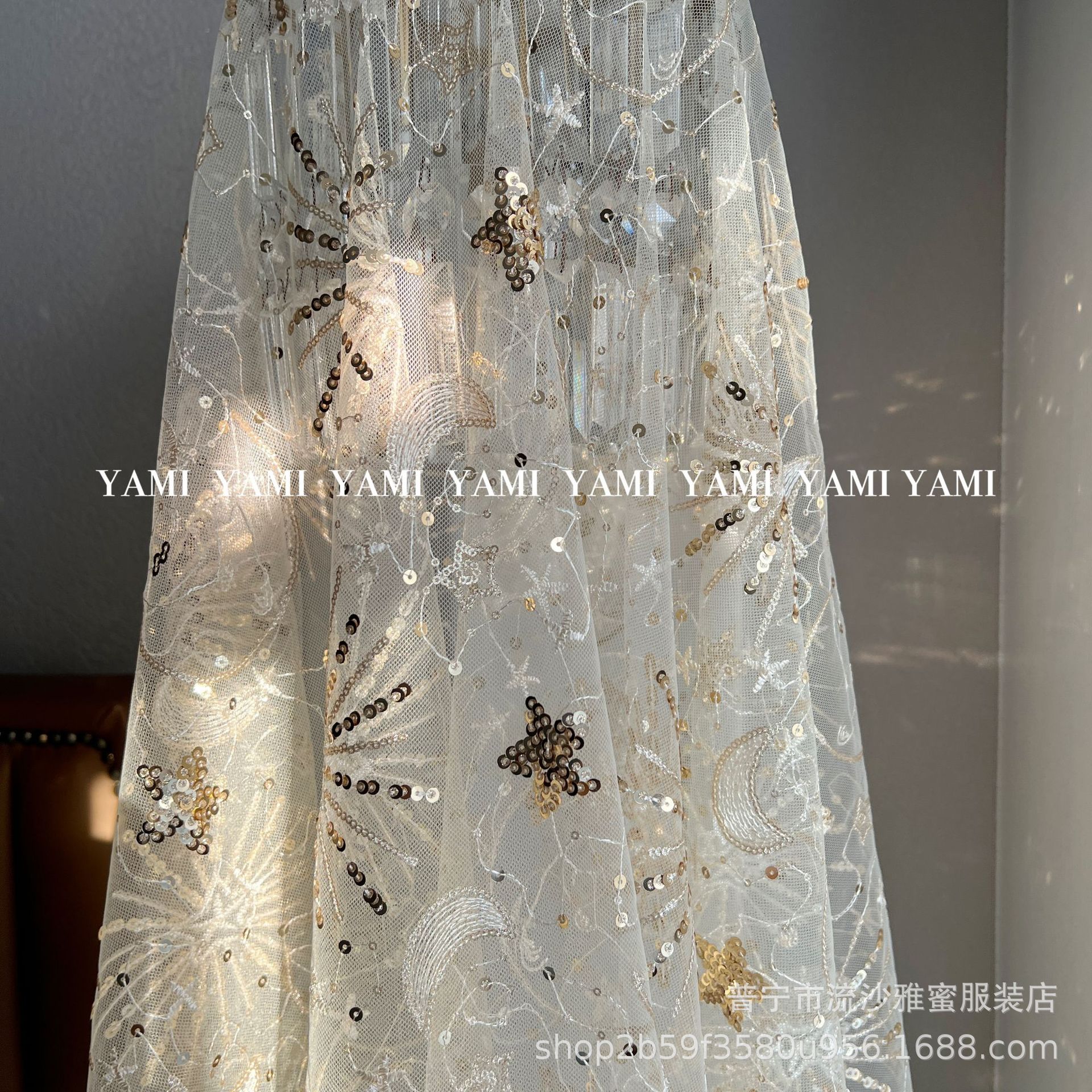 Tela de malla bordada con estrellas y lunas al por mayor para vestidos de novia, tela de malla de calidad con lentejuelas, tela de encaje bordada para vestidos de novia.