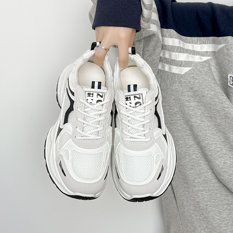 2025 nuevas zapatillas deportivas de primavera y otoño de mujeres, zapatos de corrida antideslizantes de malla transpirables, zapatos de moda de suela gruesa, comercio exterior