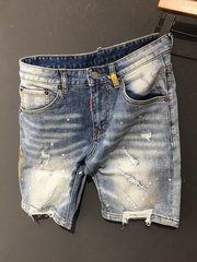 夏のレトロな水洗いは穴が開いています。