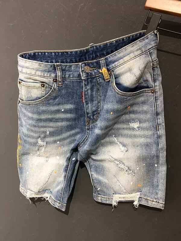 夏のレトロな水洗いは穴が開いています。|undefined