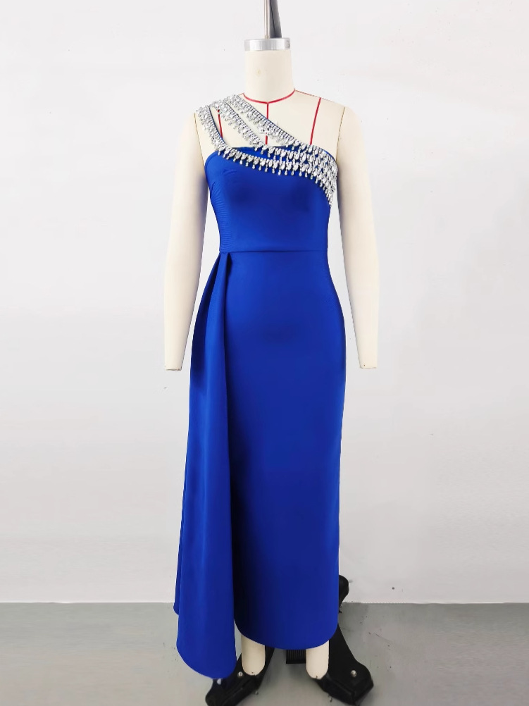Vestido de noche de diamantes con hombros inclinados para mujer de alta gama transfronteriza, temperamento de banquete femenino, vestido de vendaje de gama alta de lujo ligero